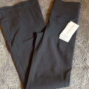 Athleta Ribbed Salutation Stash Rib Flare in Black Sz Small Tall